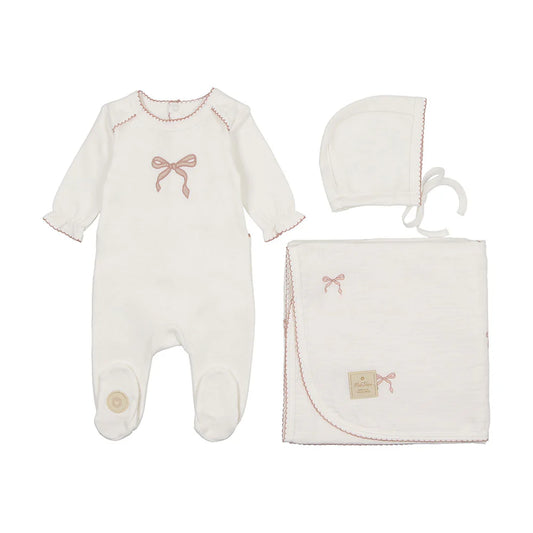 Bows and Kisses Layette Set