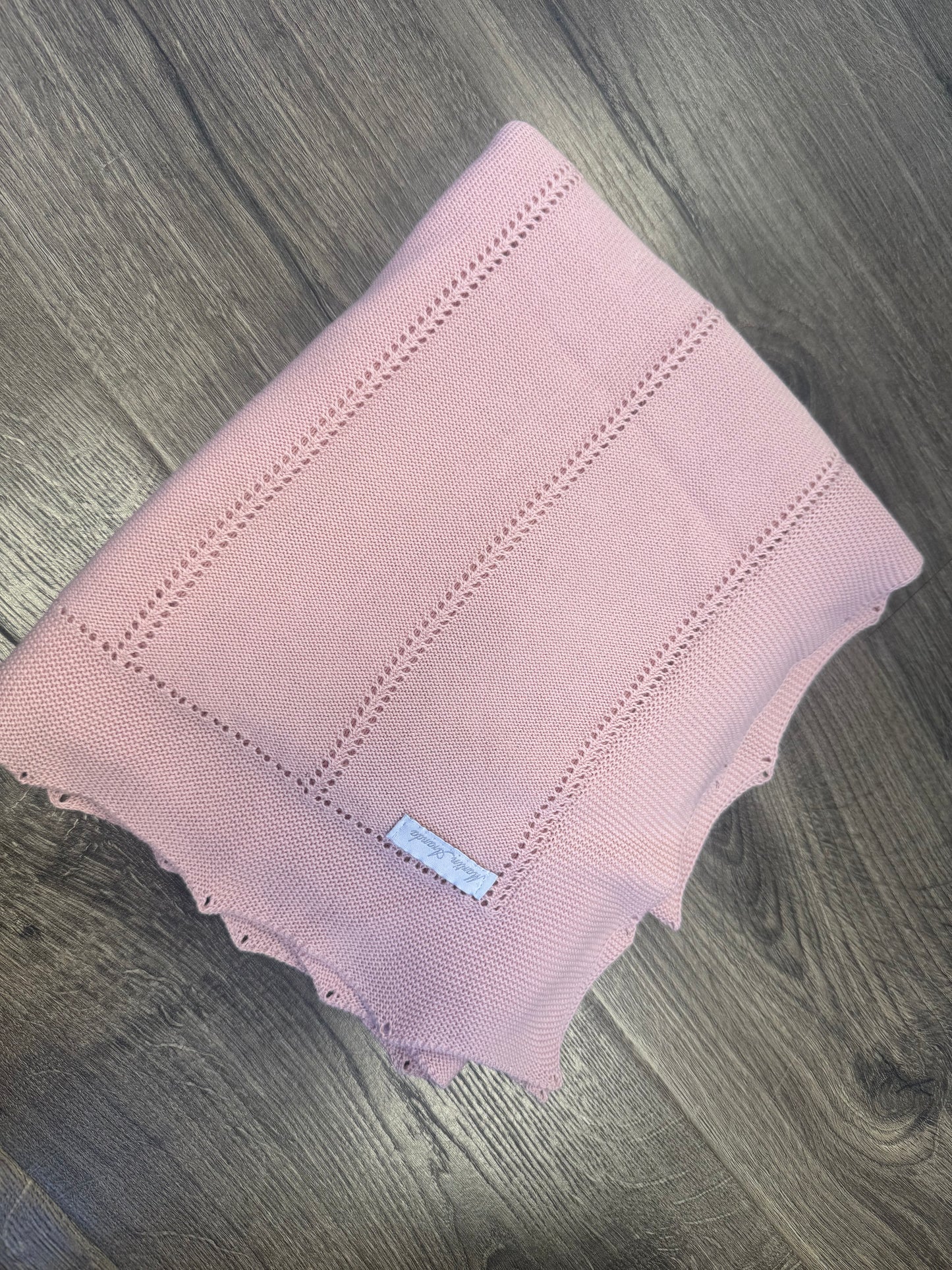 Mauve Scalloped knit blanket